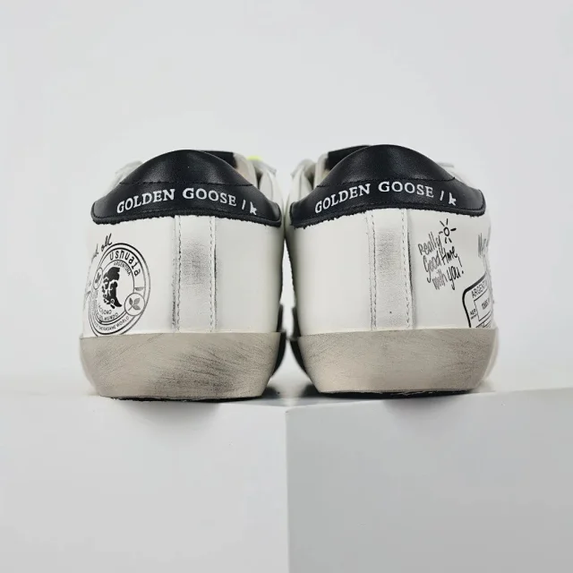 Golden Goose Sneakers Distressed star-appliqué low-top product detail image 2