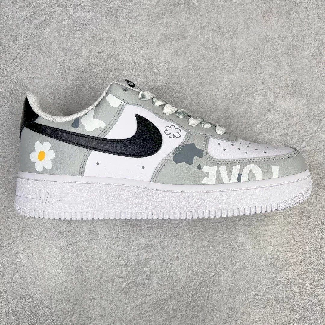 Nike Sneakers Air Force 1 Low Graphic — black and white gray graffiti