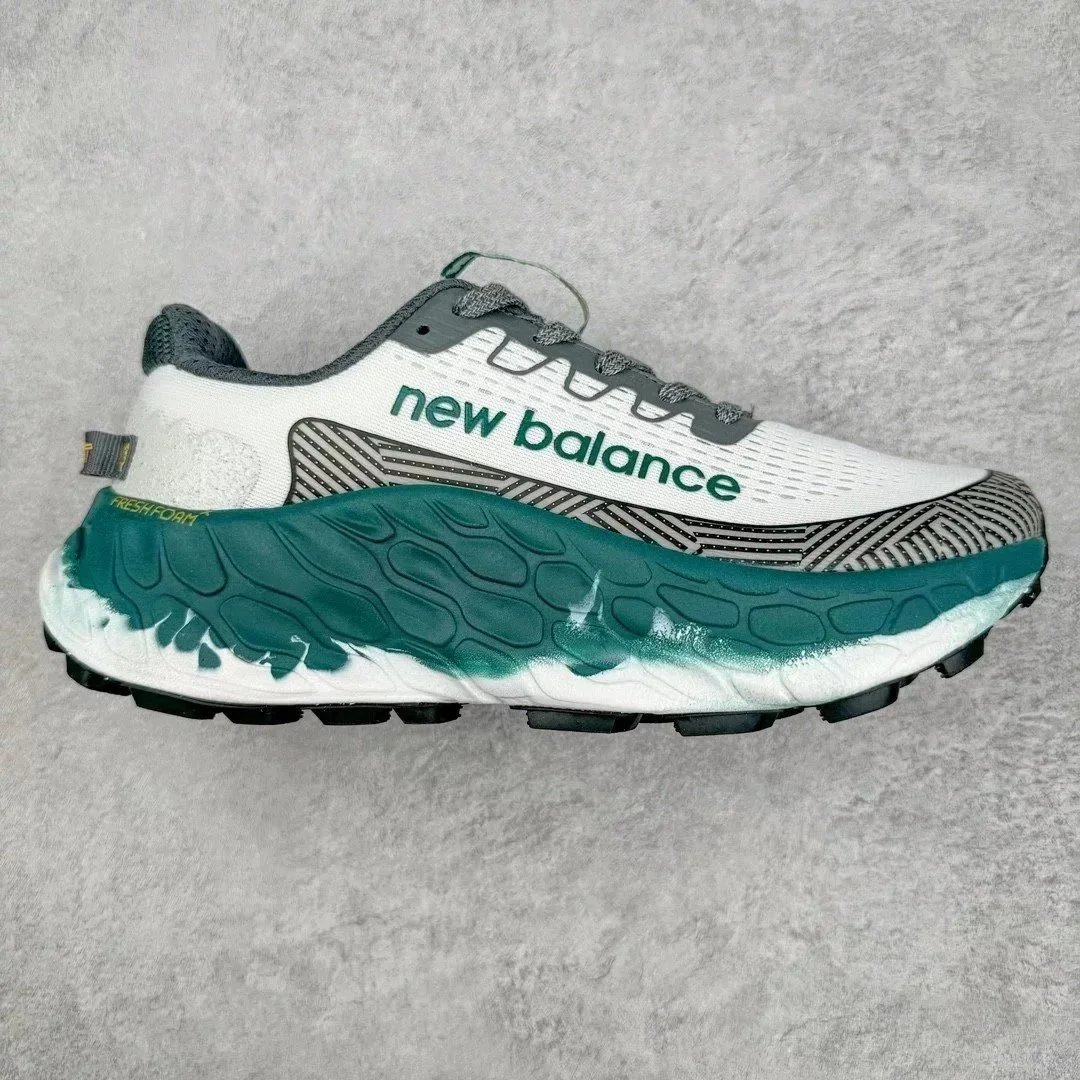 New Balance Sneakers Fresh Foam X More Trail v3 — White and green