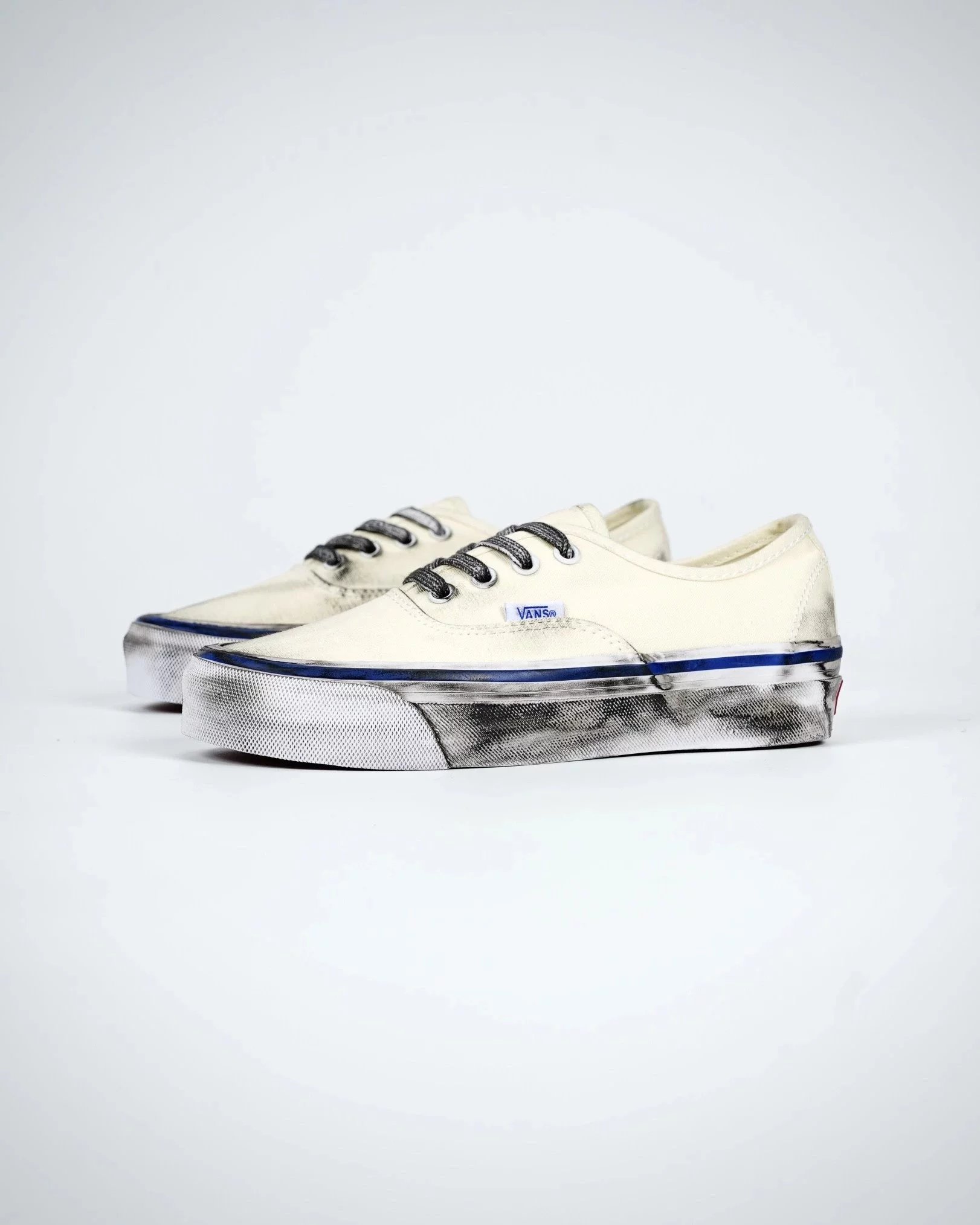 Vans Sneakers Authentic distressed canvas — Beige