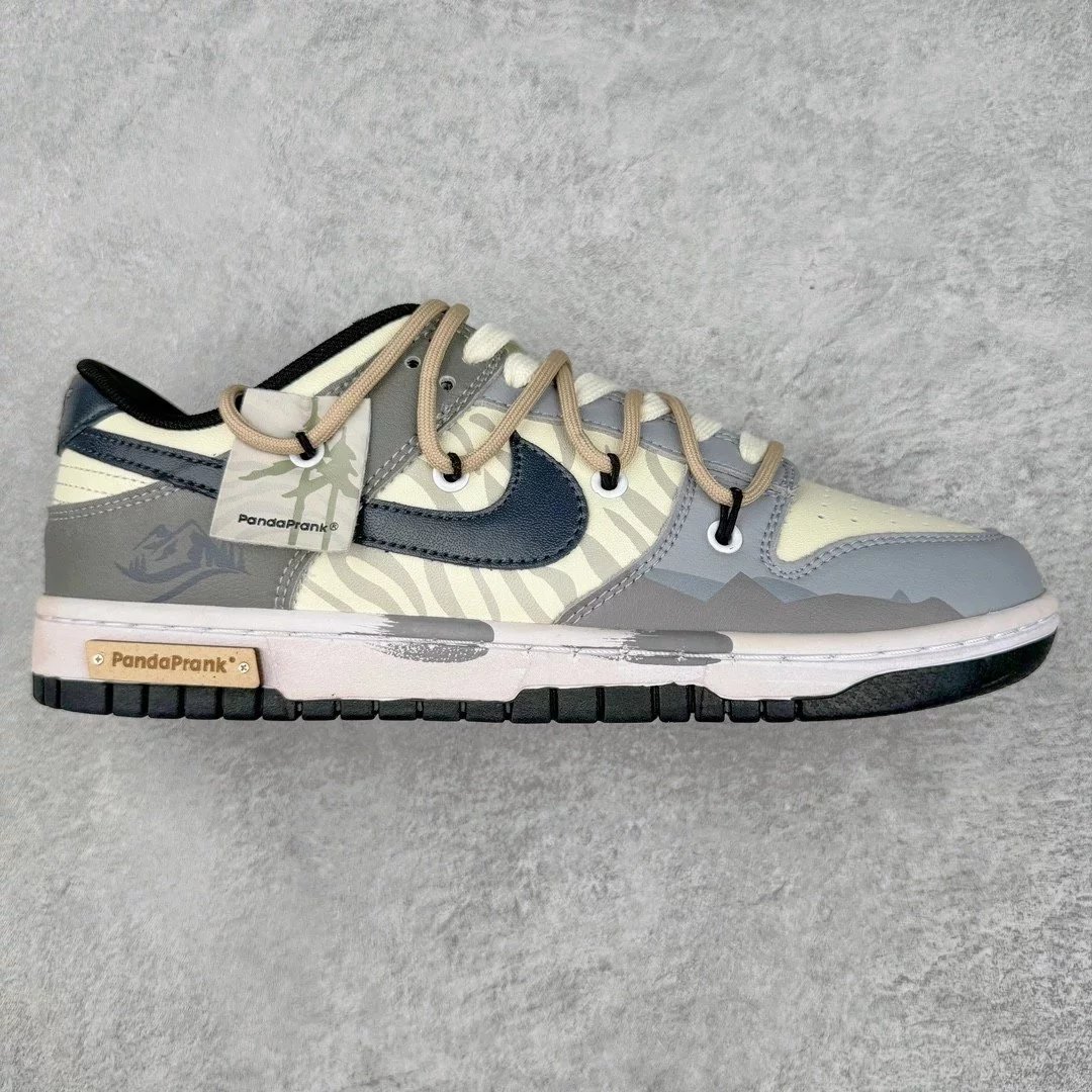 Nike Sneakers Dunk Low custom deconstructed — The mountain is already gray.
