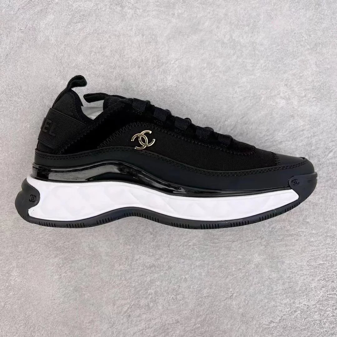 Chanel Sneakers Low-top platform with double-C hardware — Black