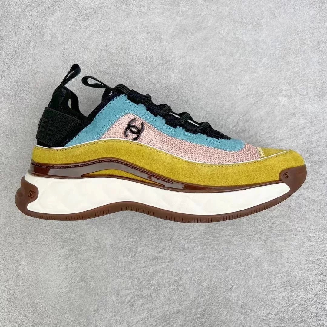 Chanel Sneakers Low-top platform with double-C hardware — Yellow-green