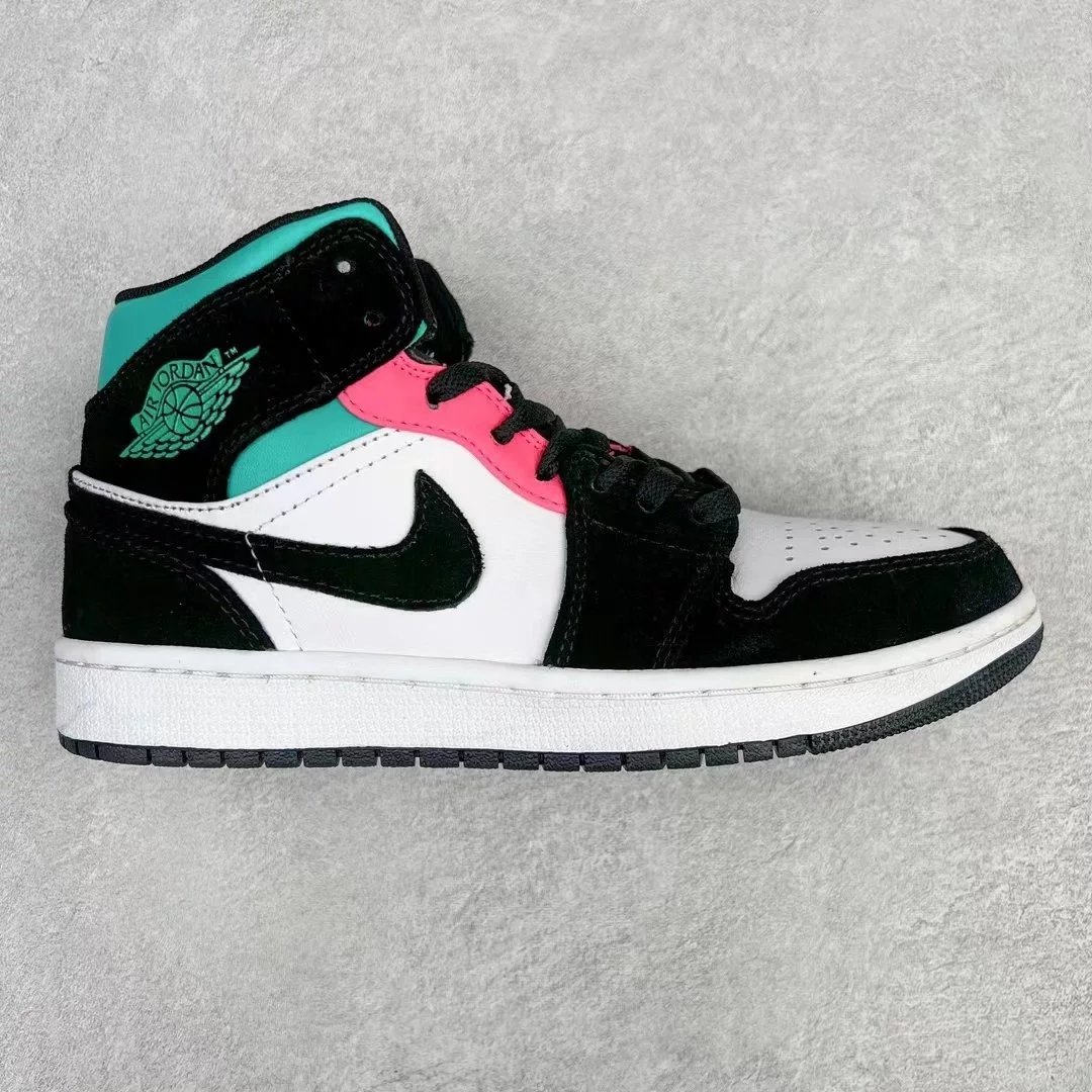 Jordan Sneakers Air 1 Mid — Black and white