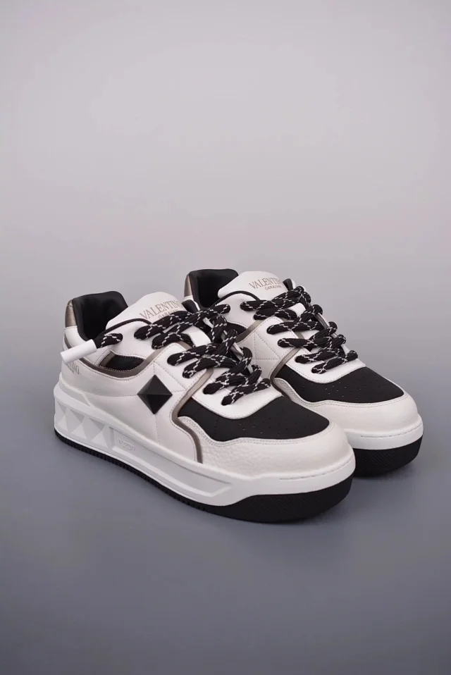 Valentino Garavani Sneakers One Stud low-top product detail image 1