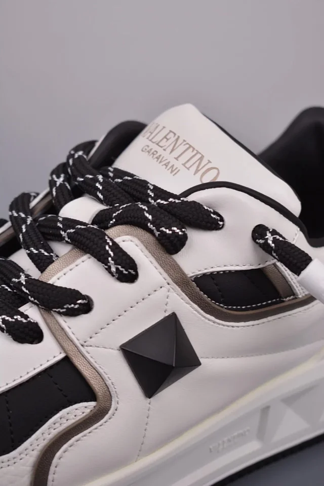 Valentino Garavani Sneakers One Stud low-top product detail image 7