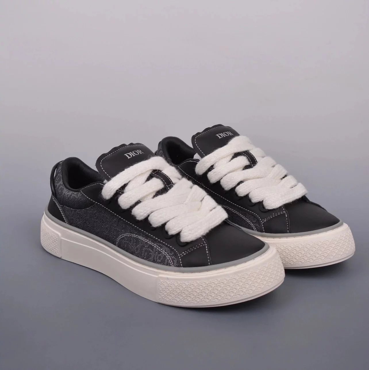 Dior Sneakers B33 Low-Top — Black leather surface