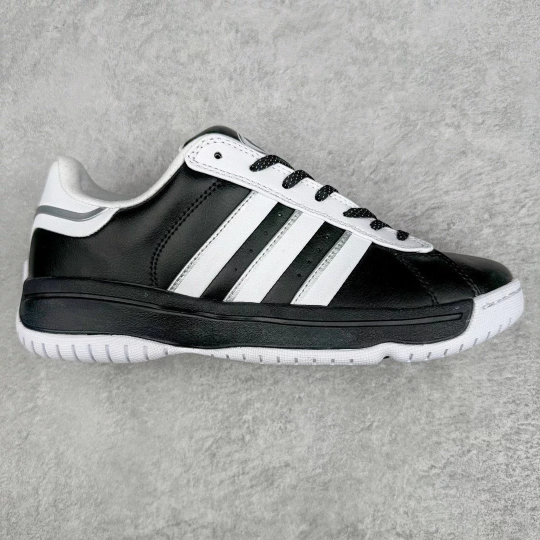 Unbranded Sneakers Low-Top Three-Stripe — Black and white