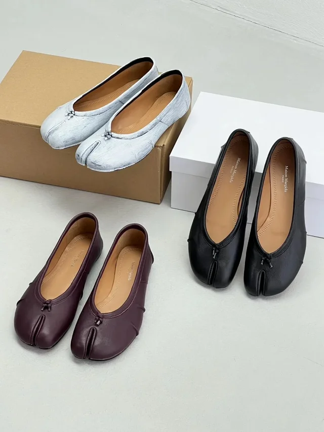 Maison Margiela Leather Shoes Tabi split-toe ballet flats product detail image 1