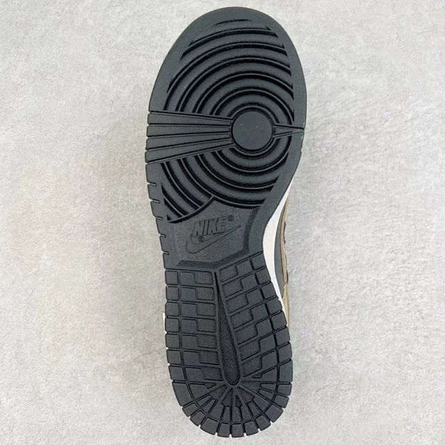 Nike Sneakers SB Dunk Low Deconstruction product detail image 9