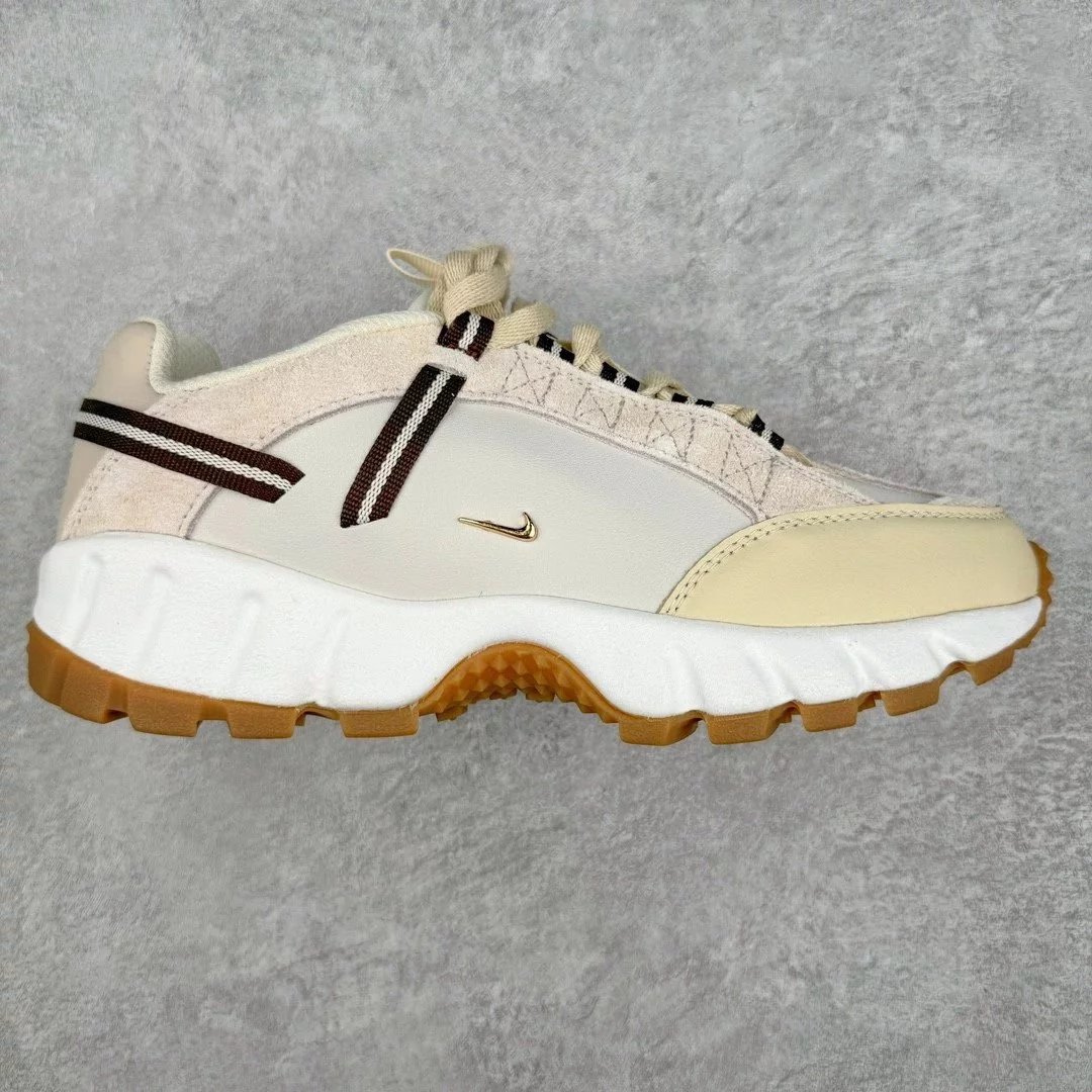 Nike Sneakers Low-top chunky lug-sole with mini Swoosh — Khaki