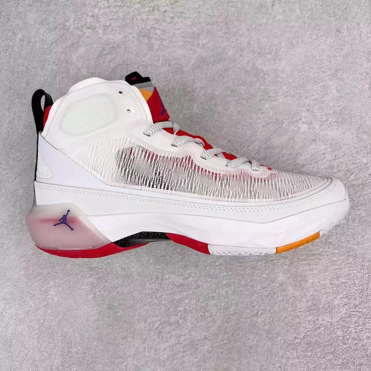 Jordan Sneakers Air XXXVII basketball shoes — White and red