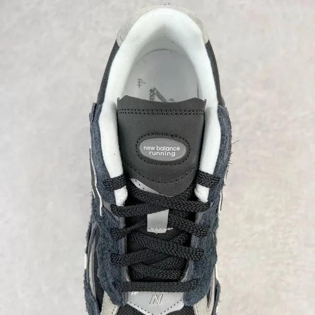 New Balance Sneakers 2002R product detail image 5