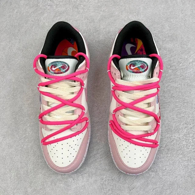 Nike Sneakers Dunk Low SE Triple Swoosh product detail image 2
