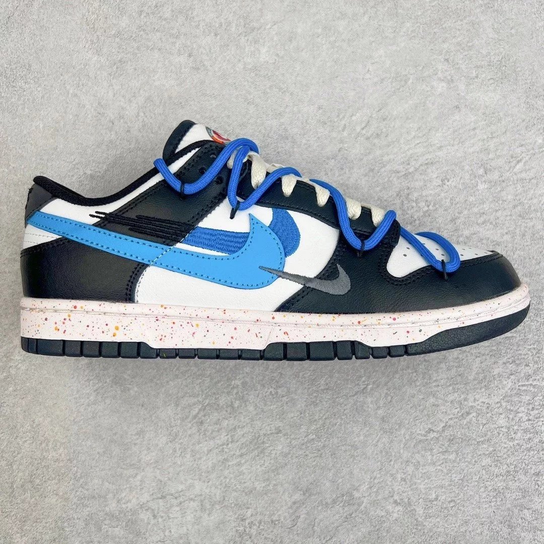 Nike Sneakers Dunk Low SE Triple Swoosh — Black, white, and blue