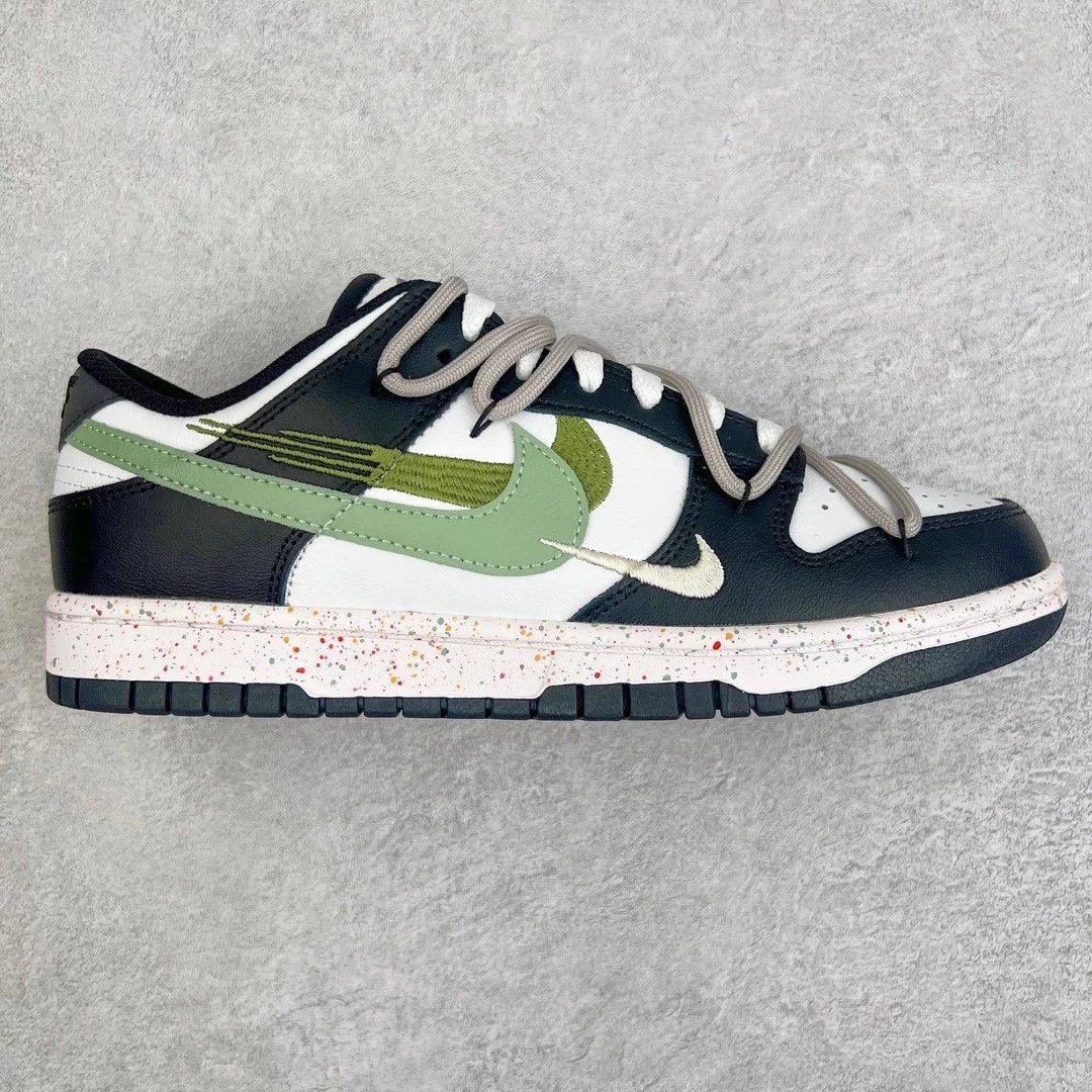 Nike Sneakers Dunk Low SE Triple Swoosh — Black, white, and green