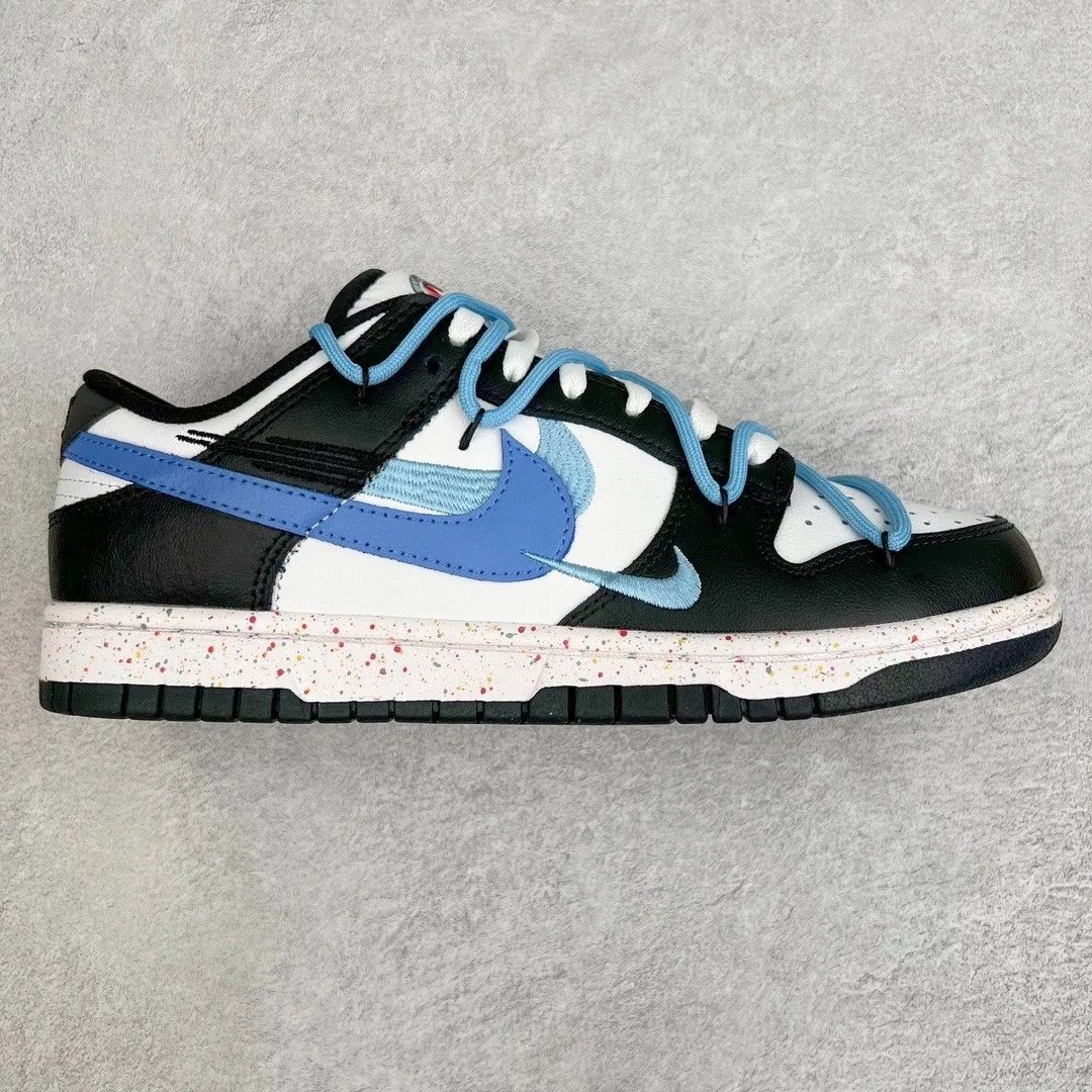 Nike Sneakers Dunk Low SE Triple Swoosh — black and white light blue