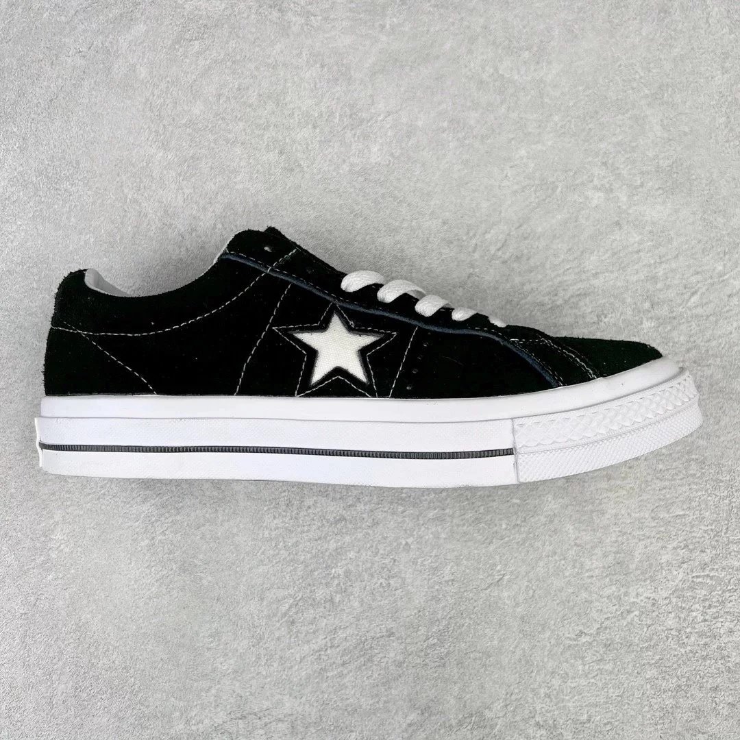 Unbranded Sneakers Low-Top Suede Star-Appliqué — Black and white