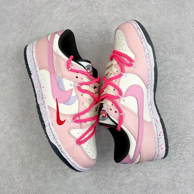 Nike Sneakers Dunk Low SE Triple Swoosh product detail image 3