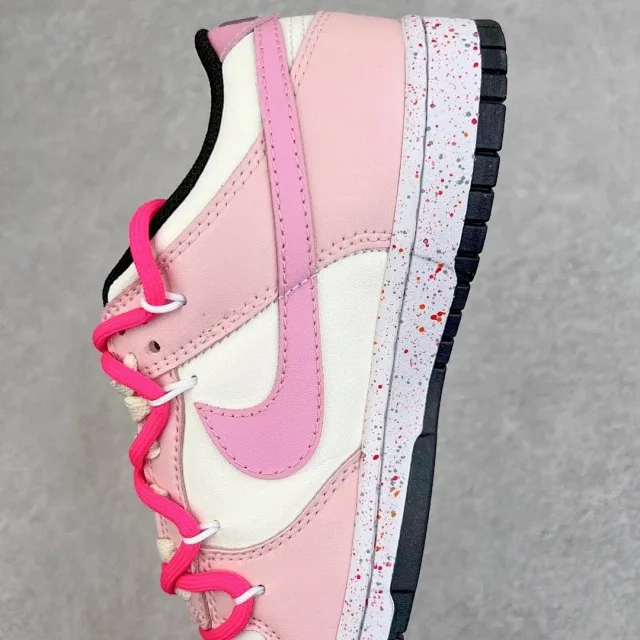Nike Sneakers Dunk Low SE Triple Swoosh product detail image 7