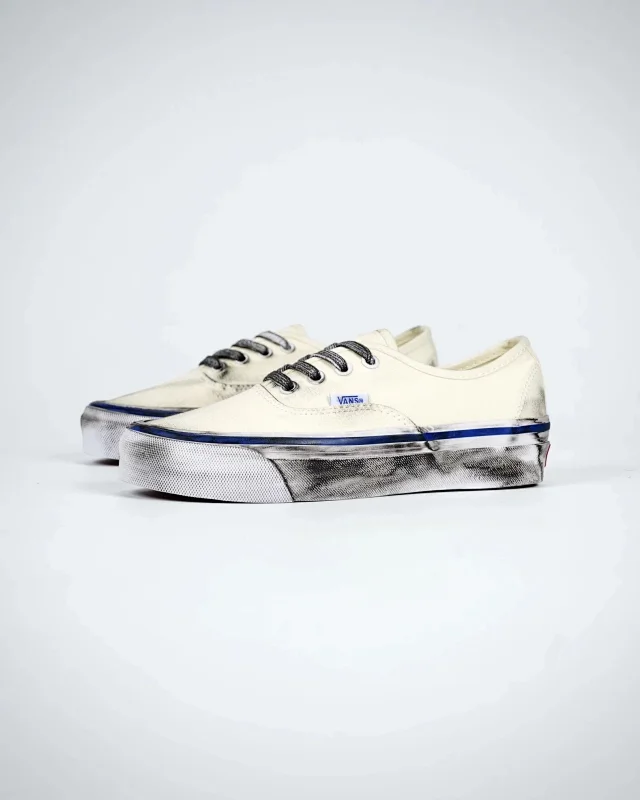 Vans Sneakers Authentic distressed canvas product detail image 1