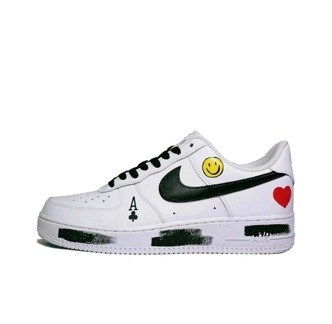 Nike Sneakers Air Force 1 '07 Low Two-Dimensional — black and white smiling face