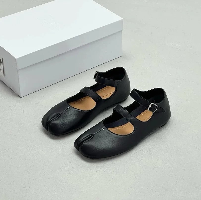 Maison Margiela Leather Shoes Tabi split-toe ballet flats — Mary Jane