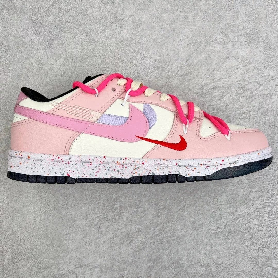 Nike Sneakers Dunk Low SE Triple Swoosh — Pink-purple