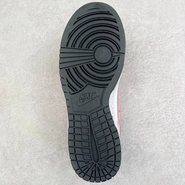 Nike Sneakers Dunk Low SE Triple Swoosh product detail image 9