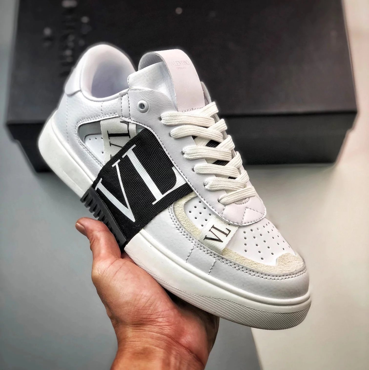 Valentino Garavani Sneakers VL7N — Black and white