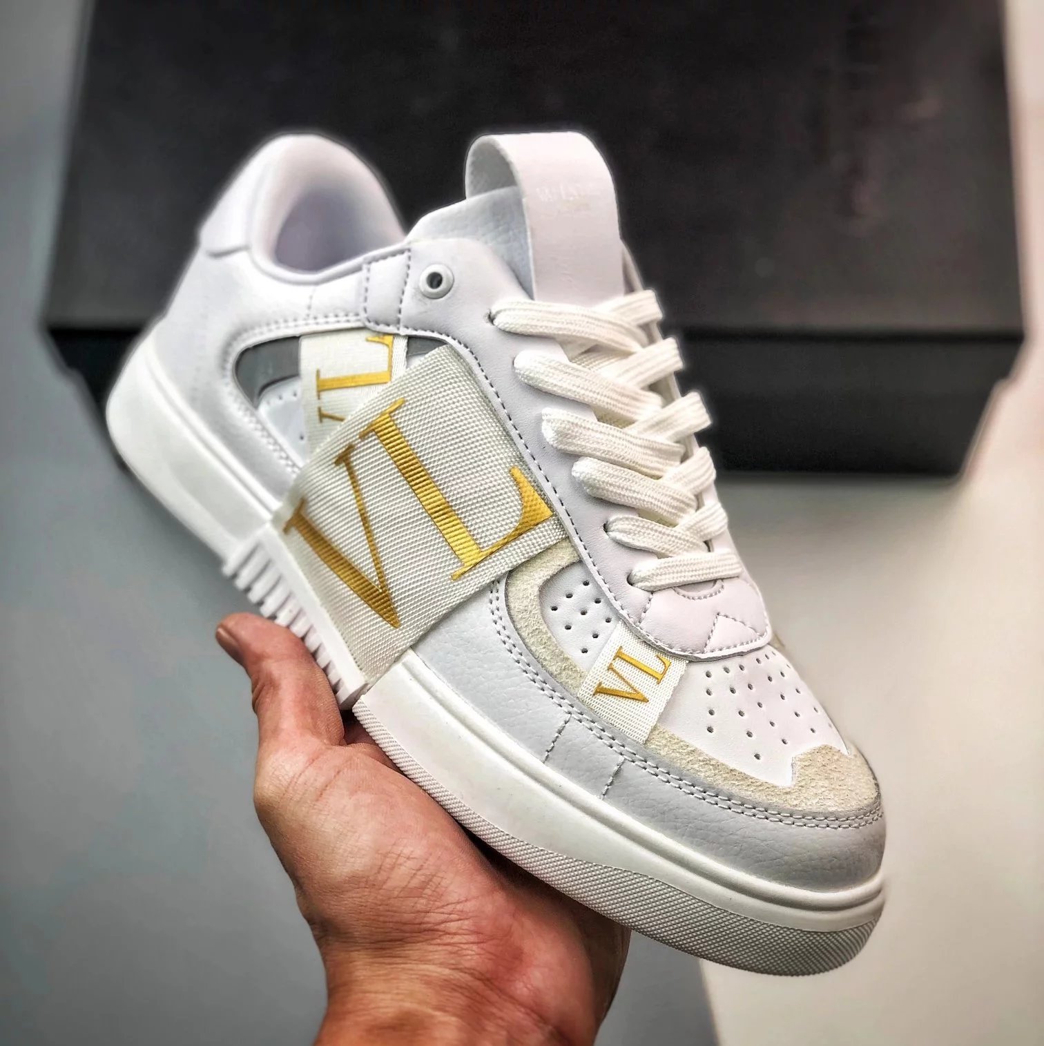 Valentino Garavani Sneakers VL7N — Platinum
