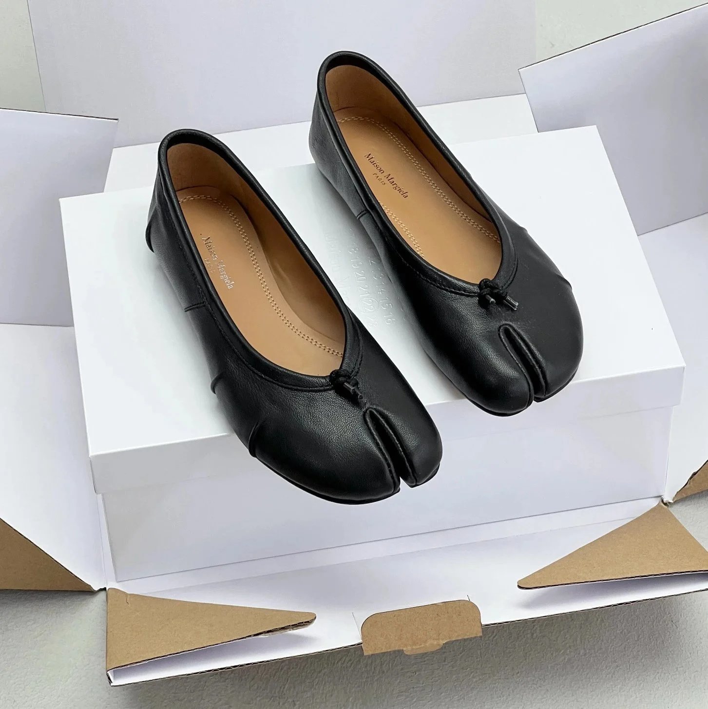 Maison Margiela Leather Shoes Tabi split-toe ballet flats — pleated toe black