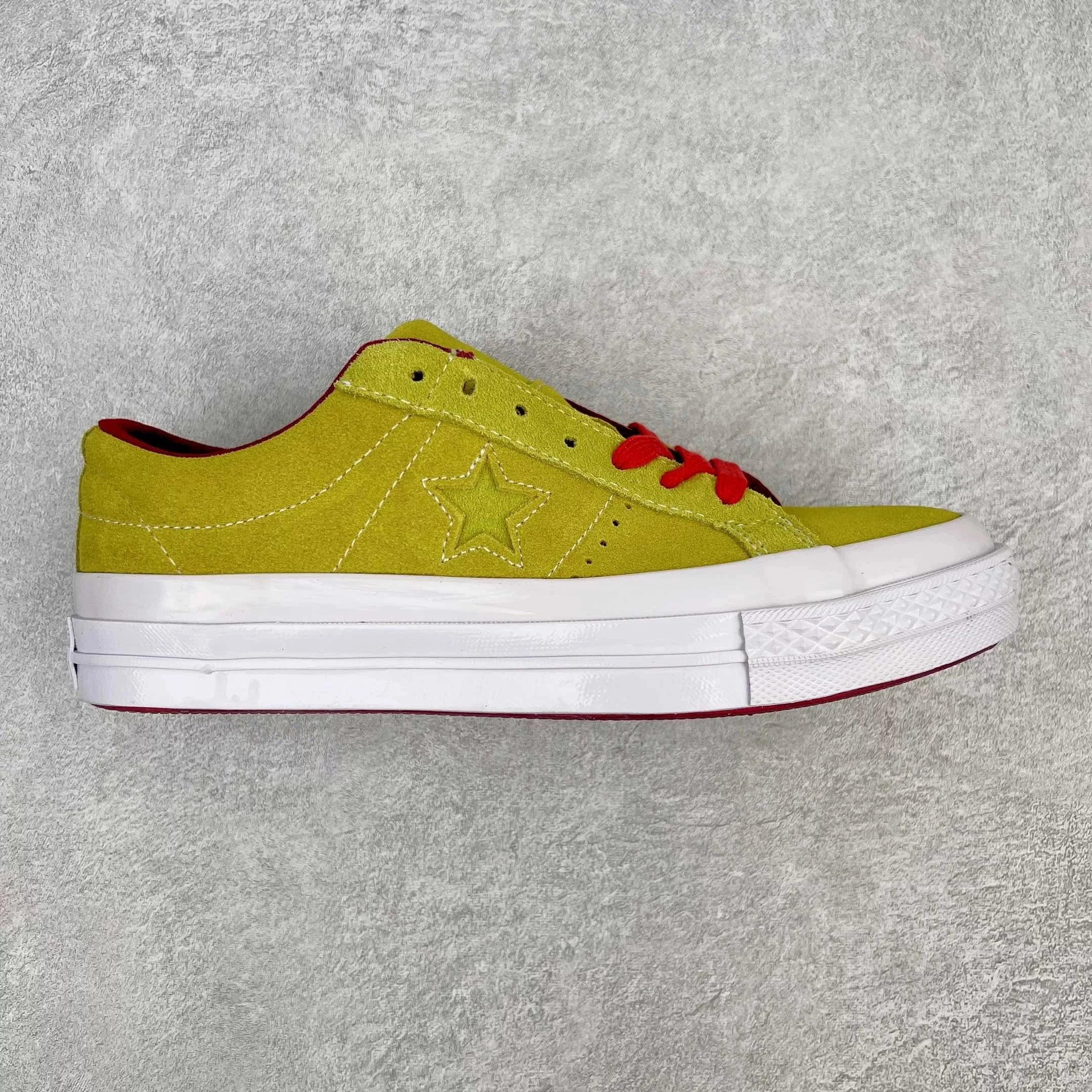Unbranded Sneakers Low-Top Suede Star-Appliqué — Yellow-green