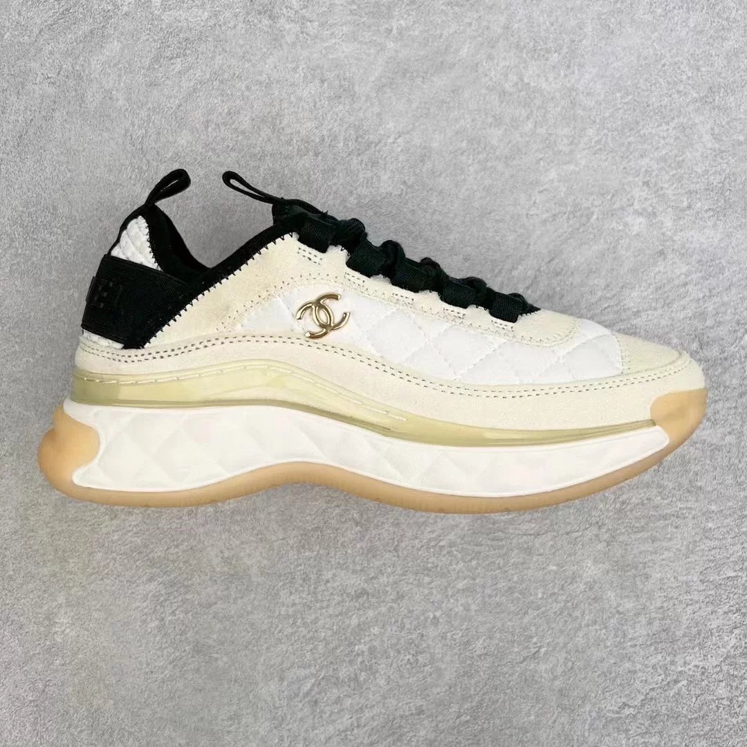 Chanel Sneakers Low-top platform with double-C hardware — Yellow