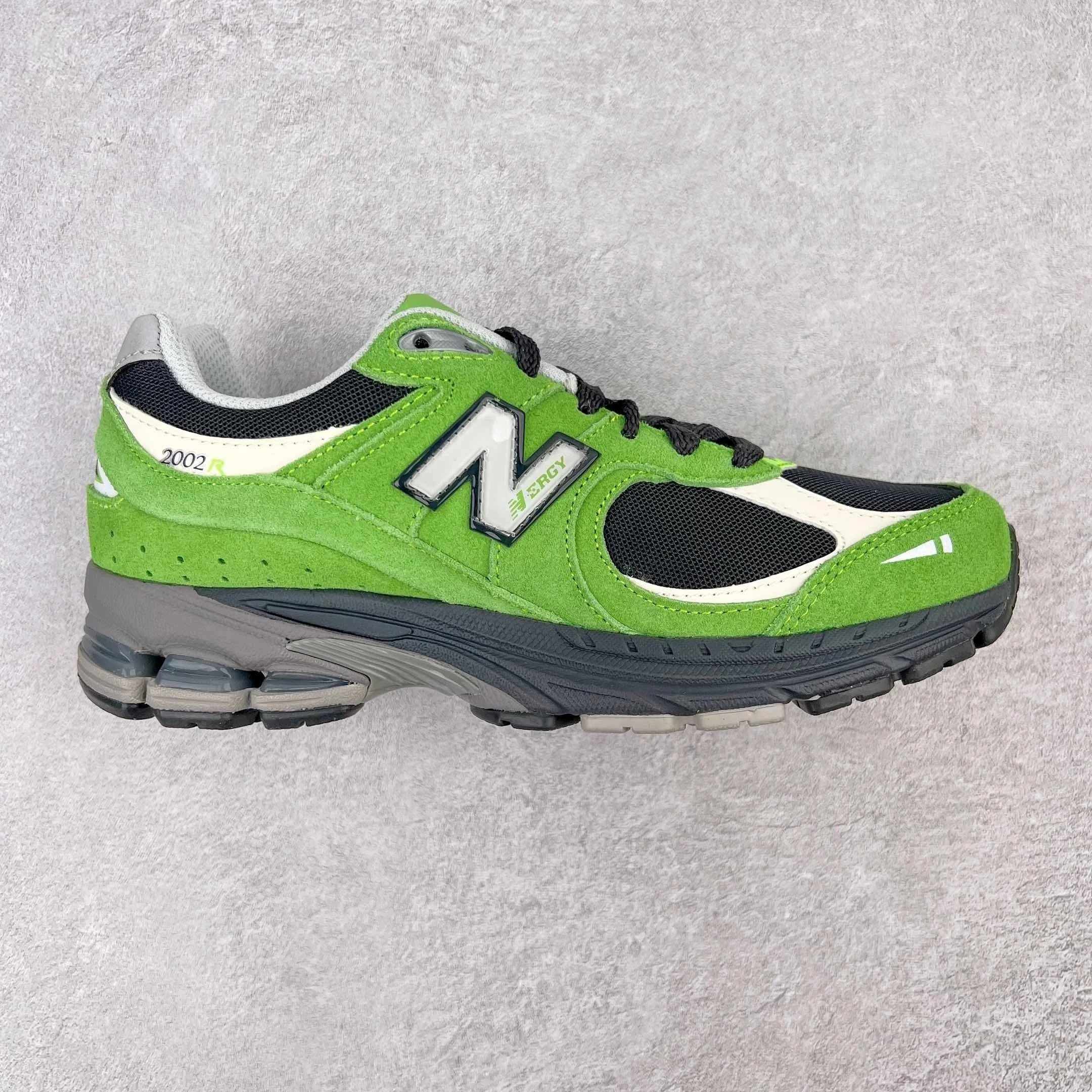 New Balance Sneakers 2002R — Apple green