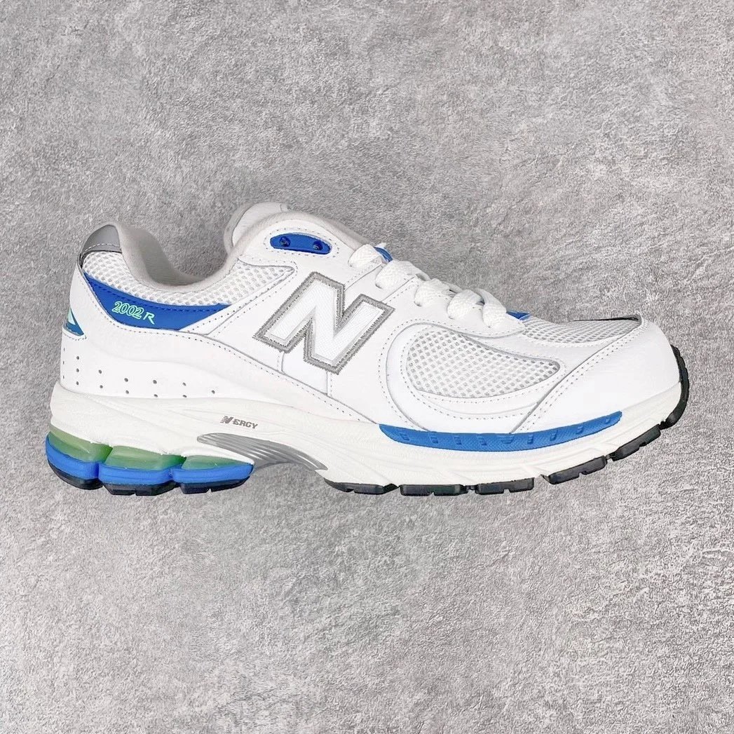 New Balance Sneakers 2002R — White and blue