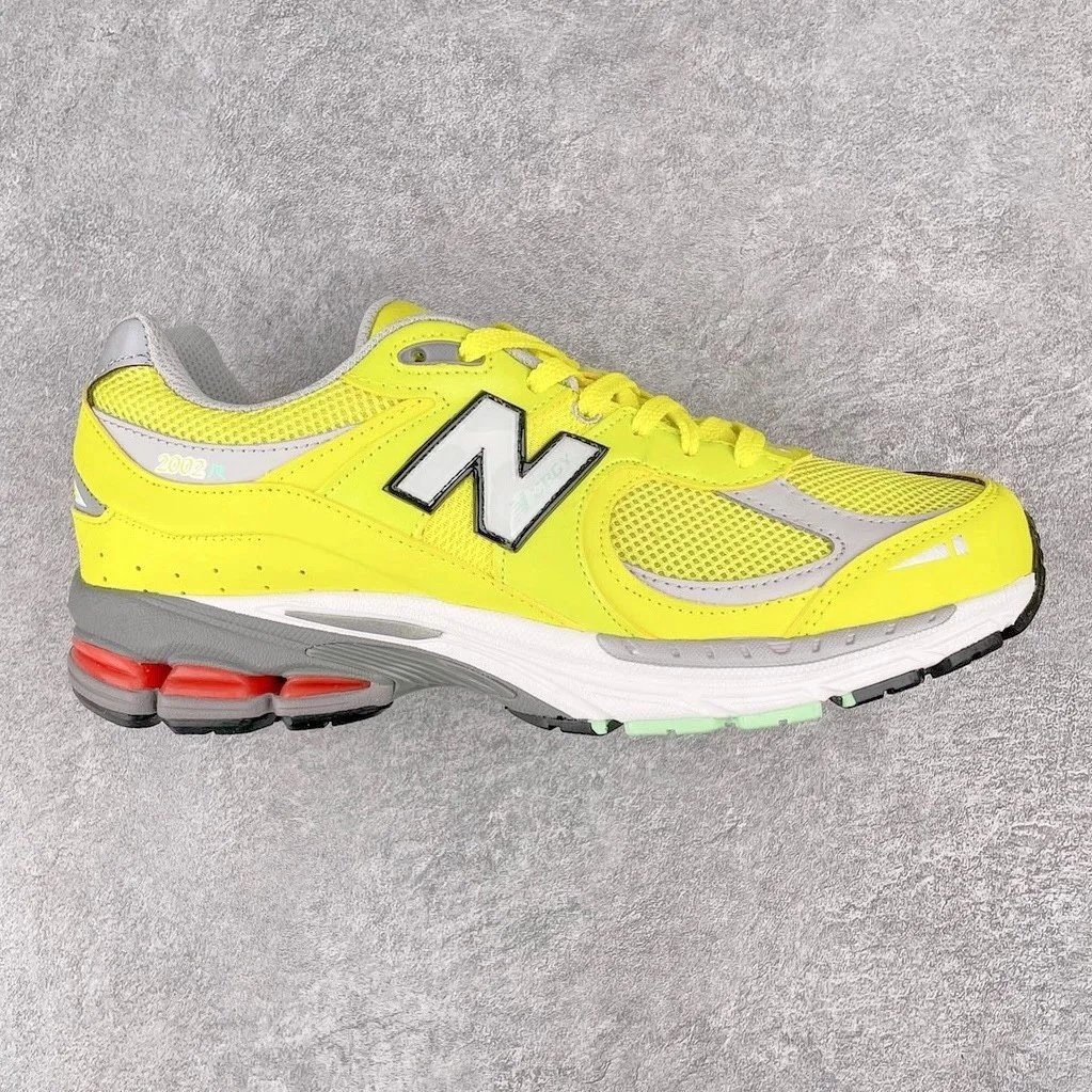 New Balance Sneakers 2002R — Bright yellow