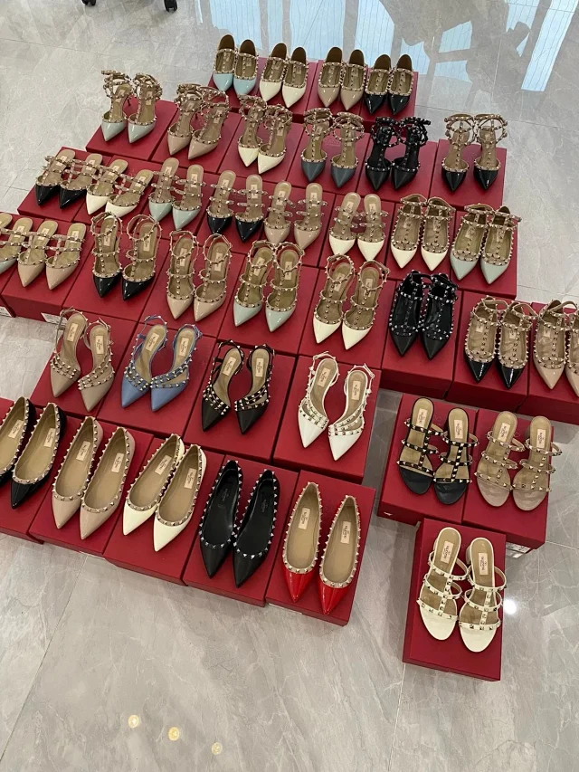 Valentino Garavani Casual Shoes Pointed-Toe Studded Ballet Flats product detail image 1