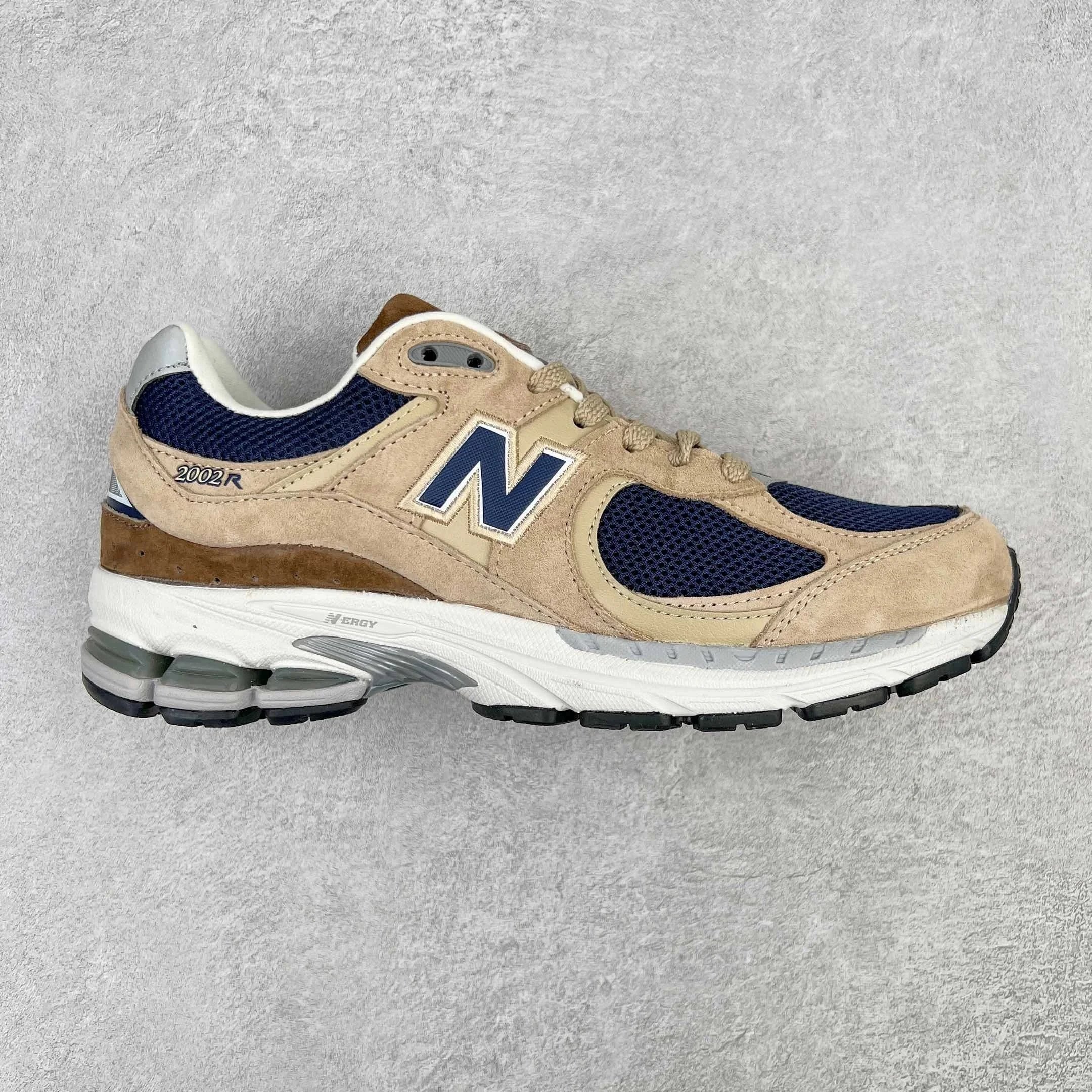 New Balance Sneakers 2002R — Yellow and blue