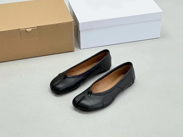 Maison Margiela Leather Shoes Tabi split-toe ballet flats product detail image 2