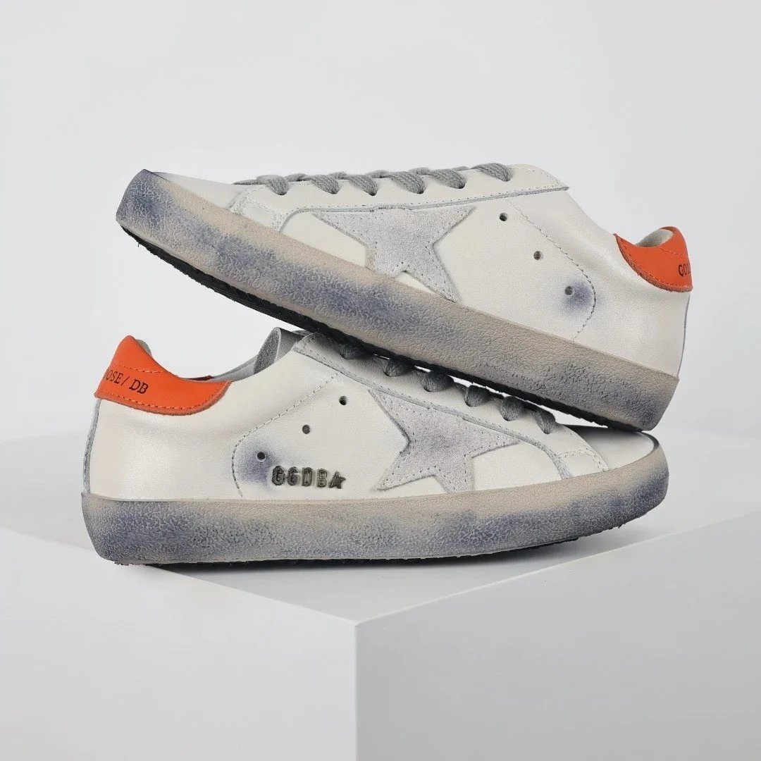 Golden Goose Sneakers Distressed star-appliqué low-top — white orange tail