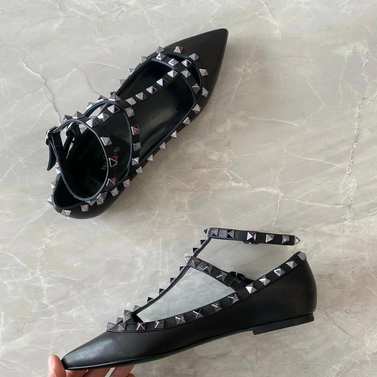Valentino Garavani Casual Shoes Pointed-Toe Studded Ballet Flats — Flat bottom two-loop black sheepskin