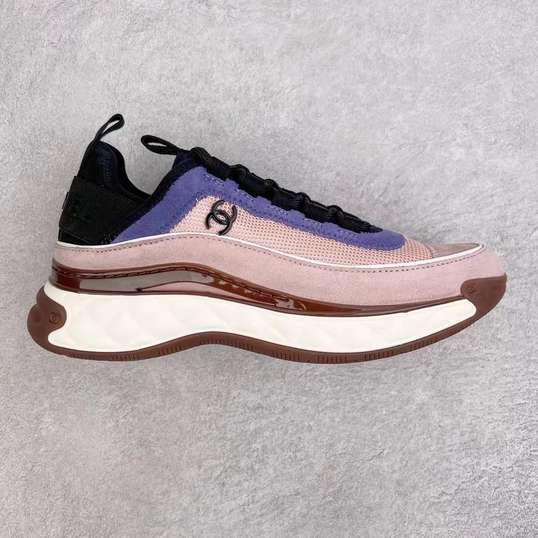 Chanel Sneakers Low-top platform with double-C hardware — Pink