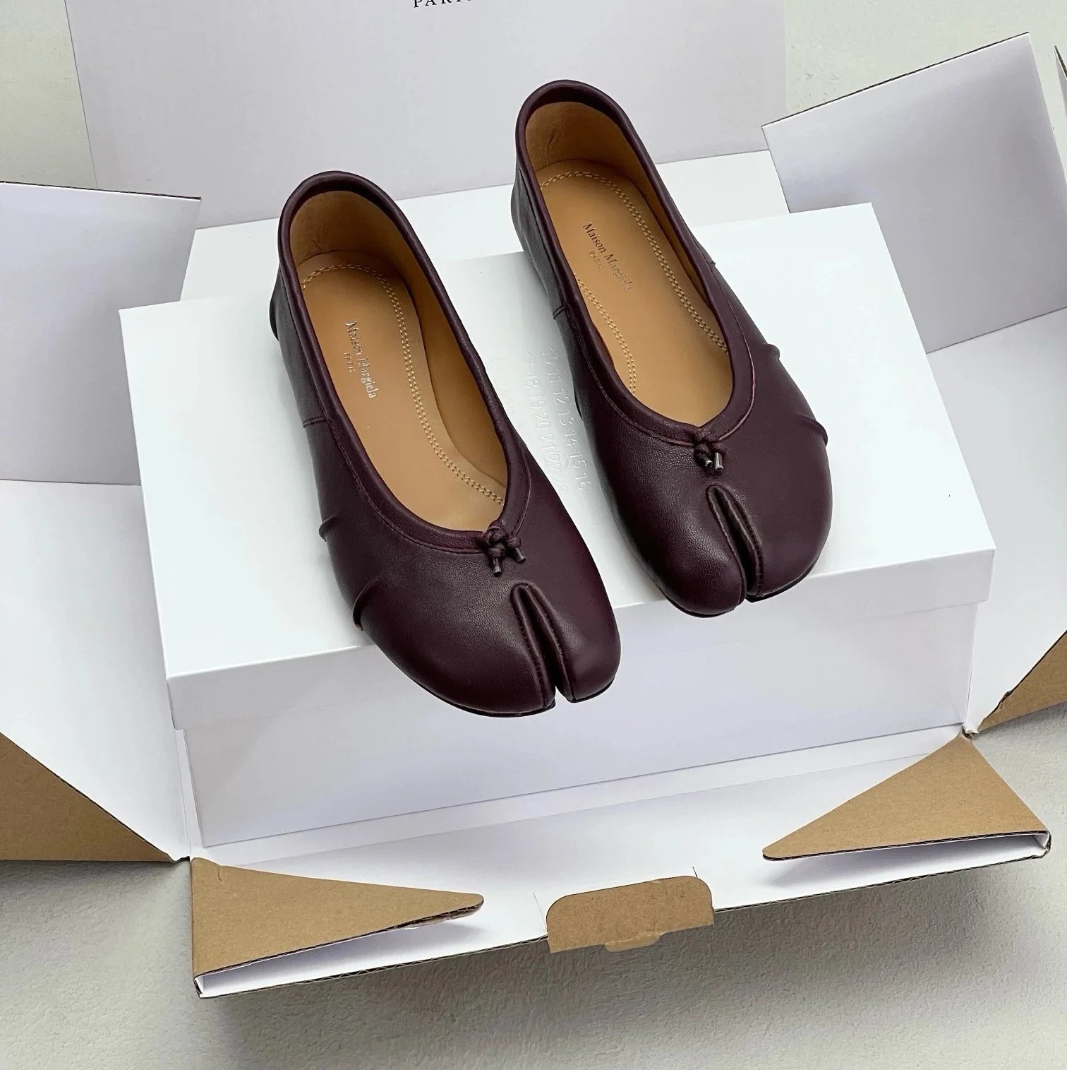 Maison Margiela Leather Shoes Tabi split-toe ballet flats — Ruffle toe wine red