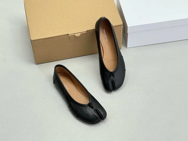 Maison Margiela Leather Shoes Tabi split-toe ballet flats product detail image 4