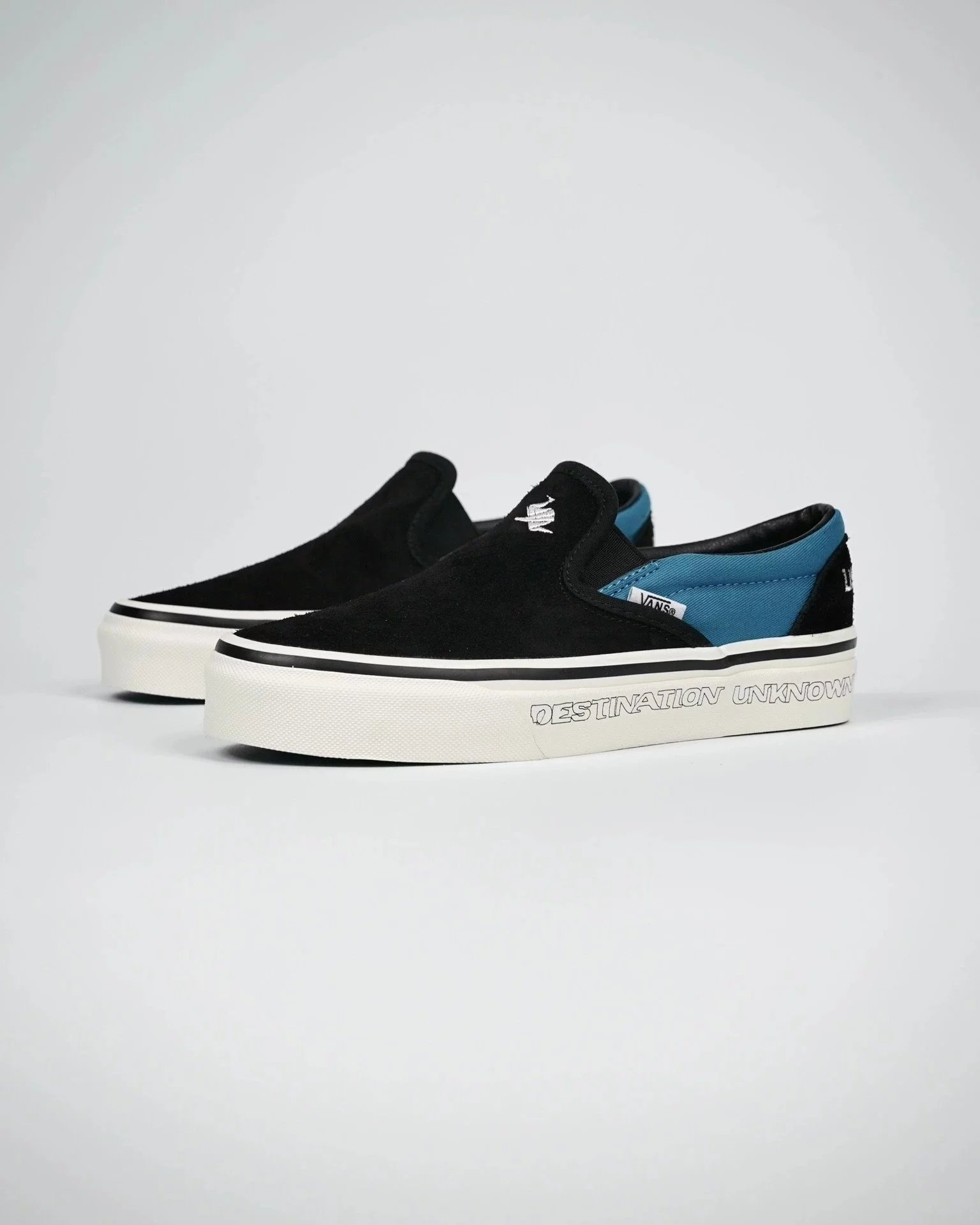 Vans Multiple sneaker styles — Black and blue