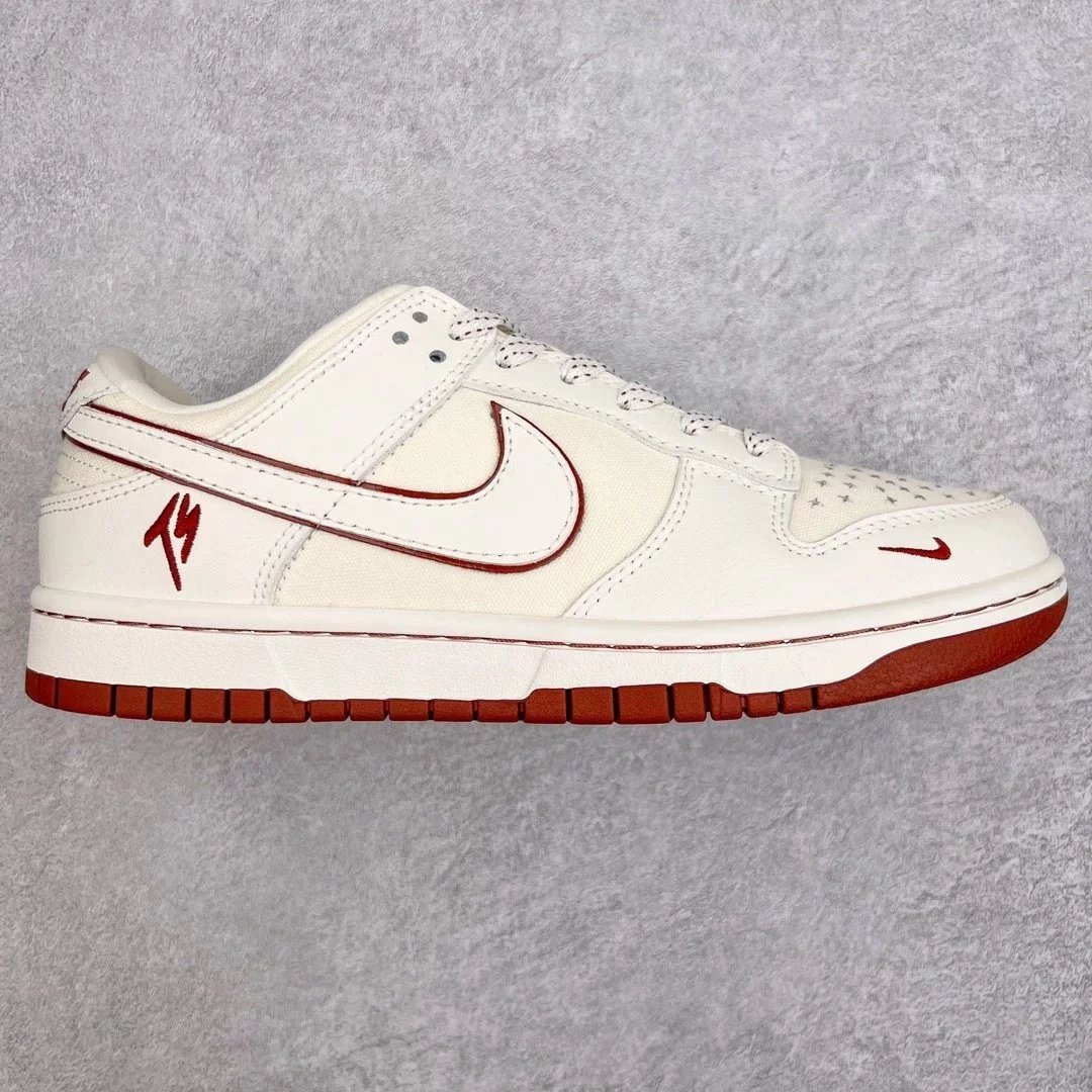 Nike Sneakers Dunk Low — Beige and red