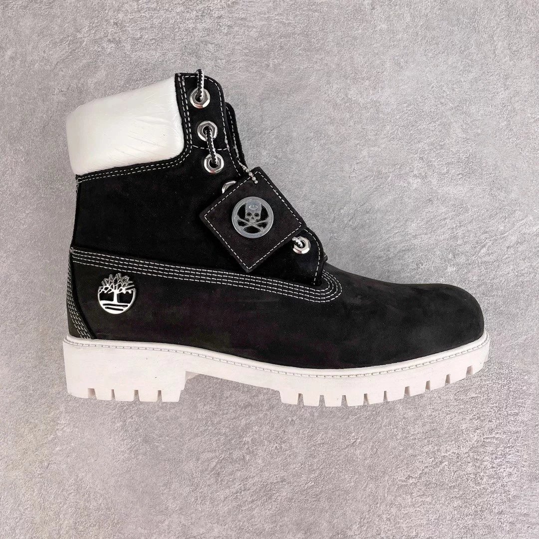 Timberland Boots Lace-Up Ankle with Lug Soles — Black and white