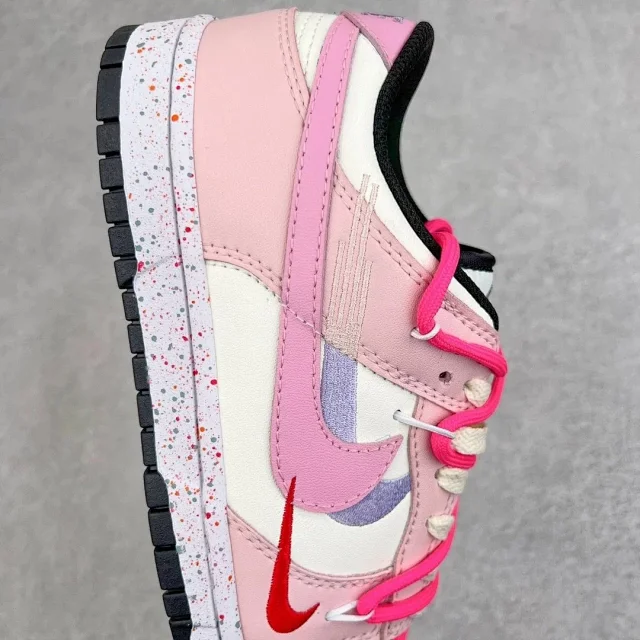 Nike Sneakers Dunk Low SE Triple Swoosh product detail image 6