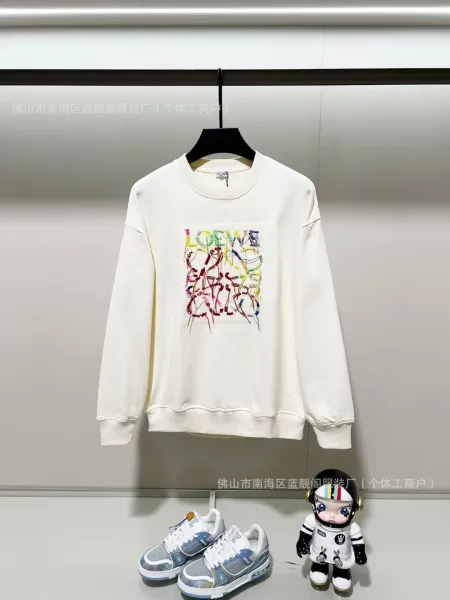 Loewe Graffiti Logo Crewneck Sweatshirt White - 1
